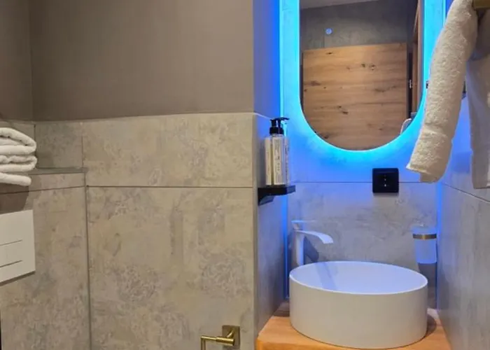 فندق Elegance 4*