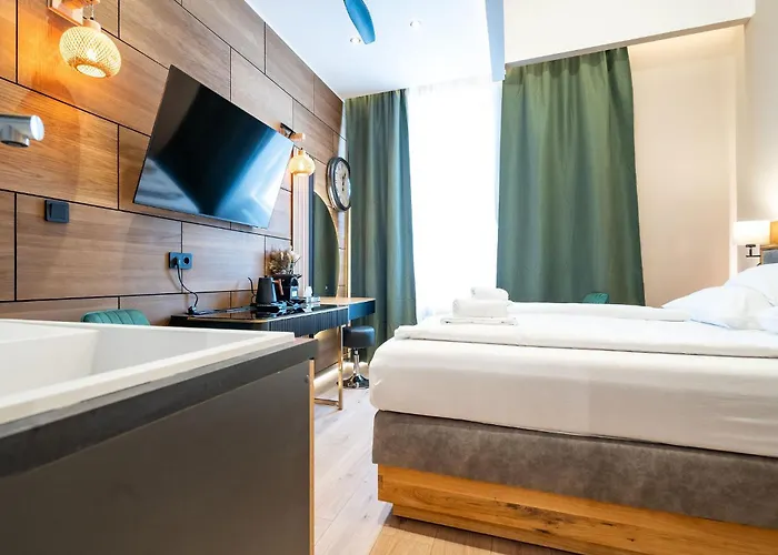 Elegance Hotel